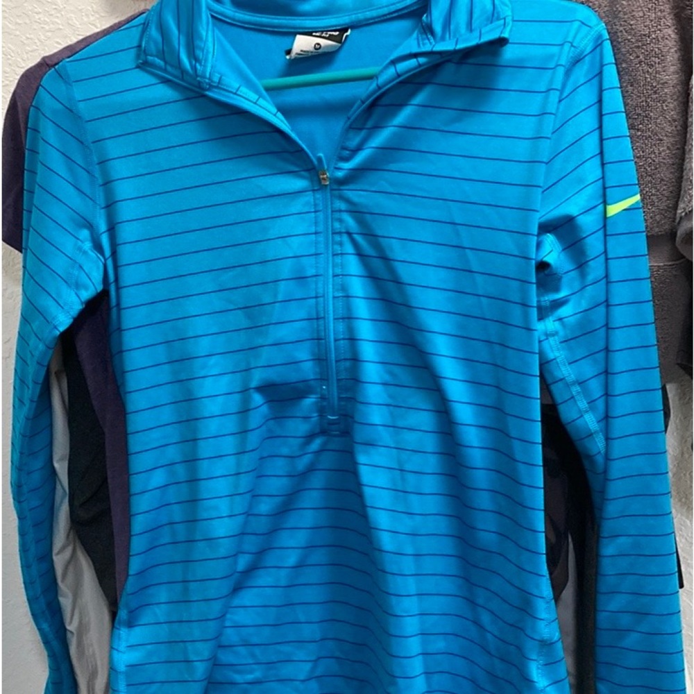 Nike pull over jacket light weight